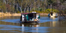 echuca comfortimg_5225 paddle boats canvas